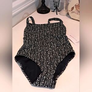 Athleta Hermosa Black & White One Piece Sz XXS Swimsuit NWT